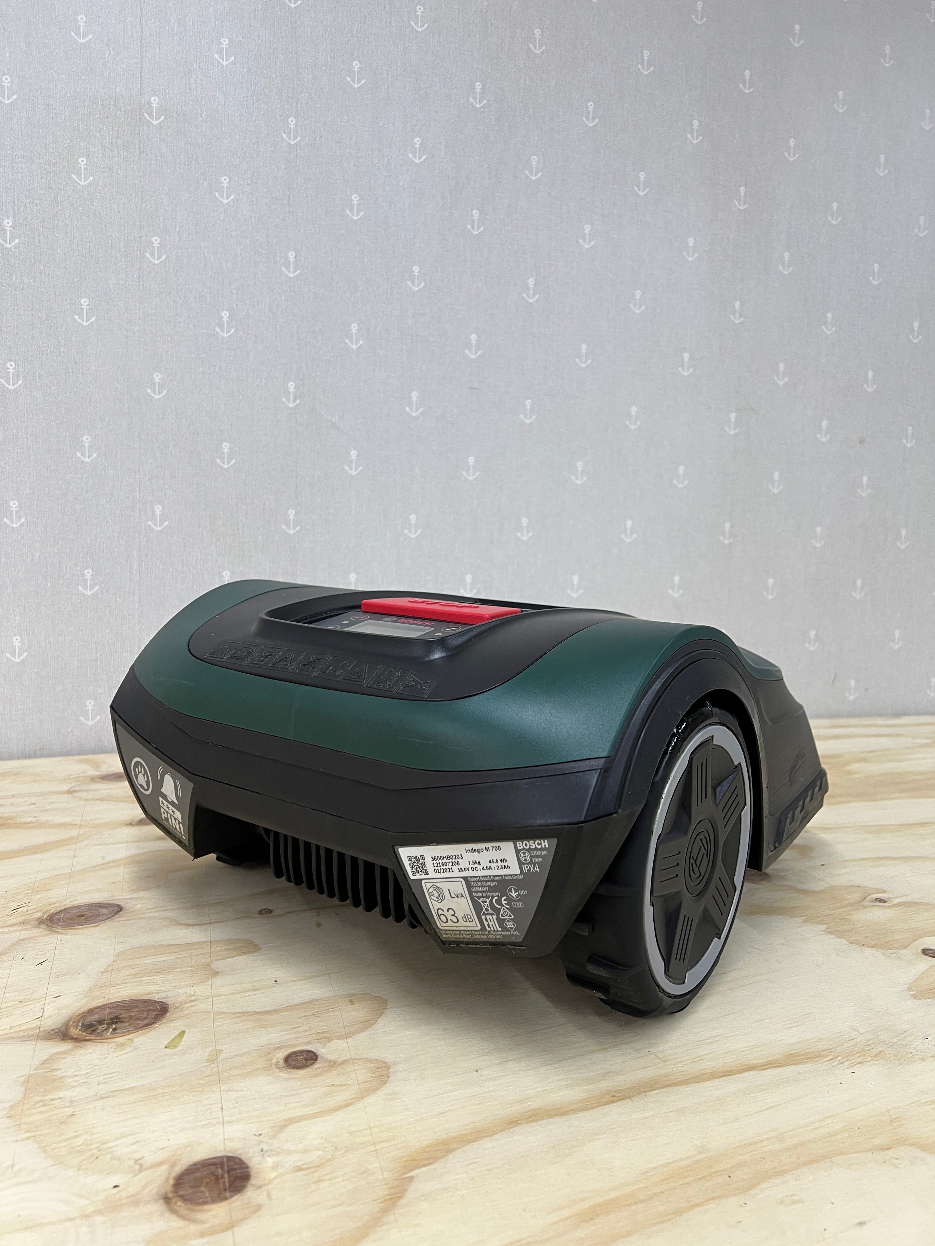 Bosch Indego M 700 – Komplett med laddstation
