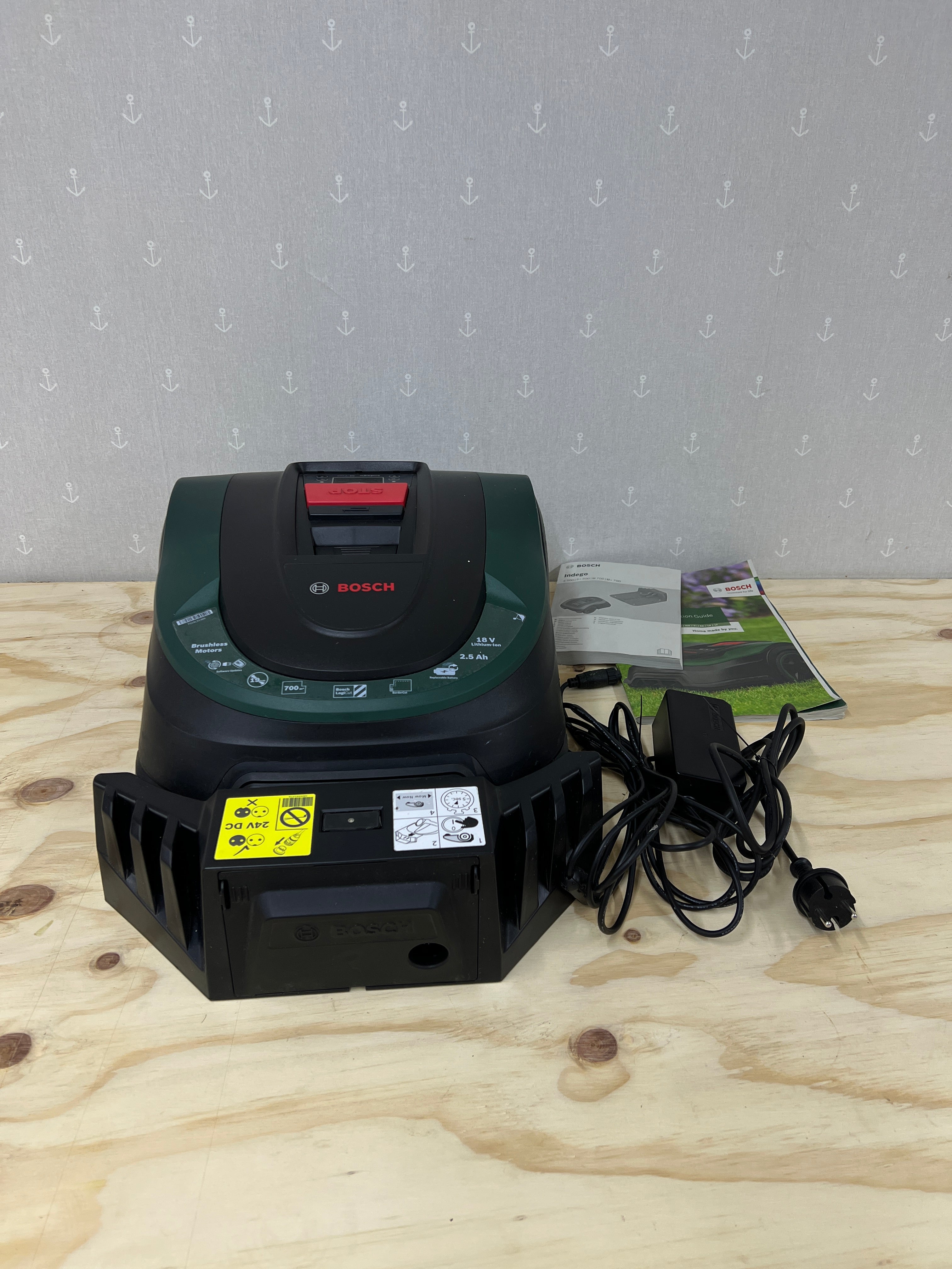 Bosch Indego M 700 – Komplett med laddstation