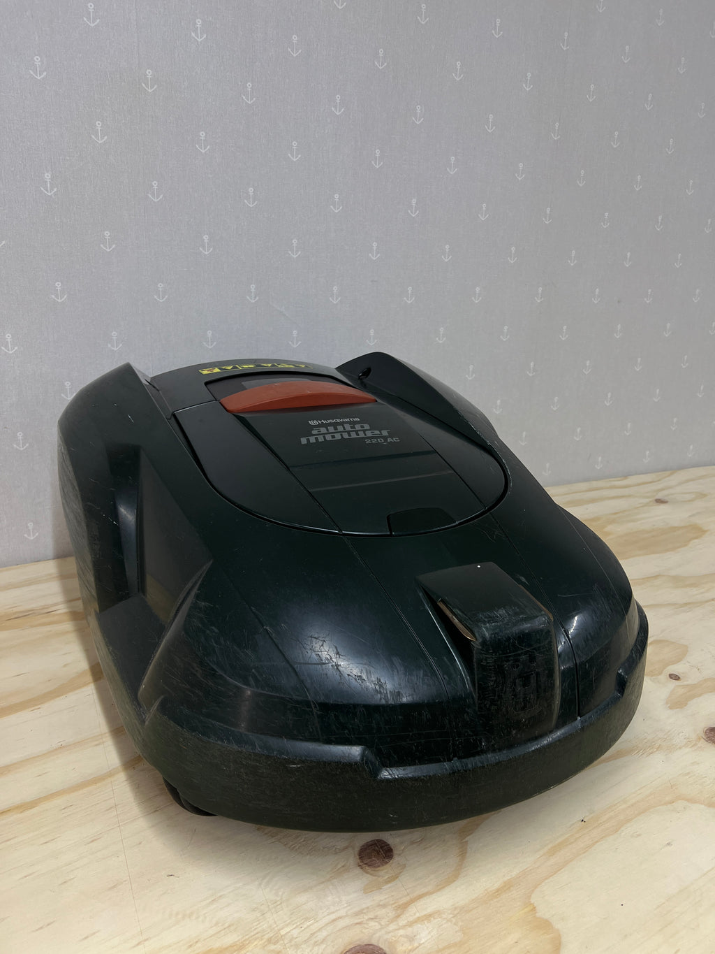 Husqvarna Automower 220 AC – Komplett med laddstation