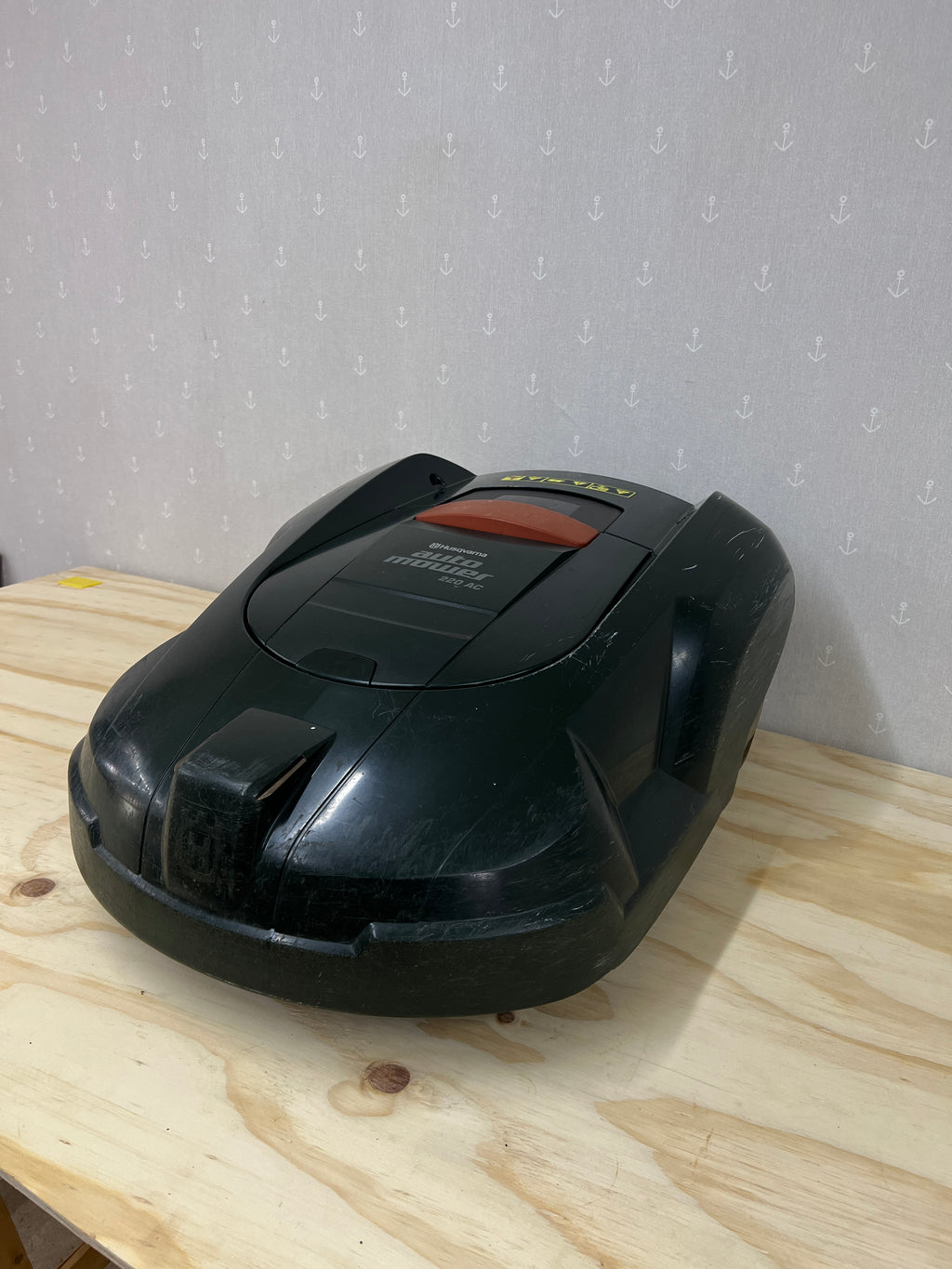Husqvarna Automower 220 AC – Komplett med laddstation
