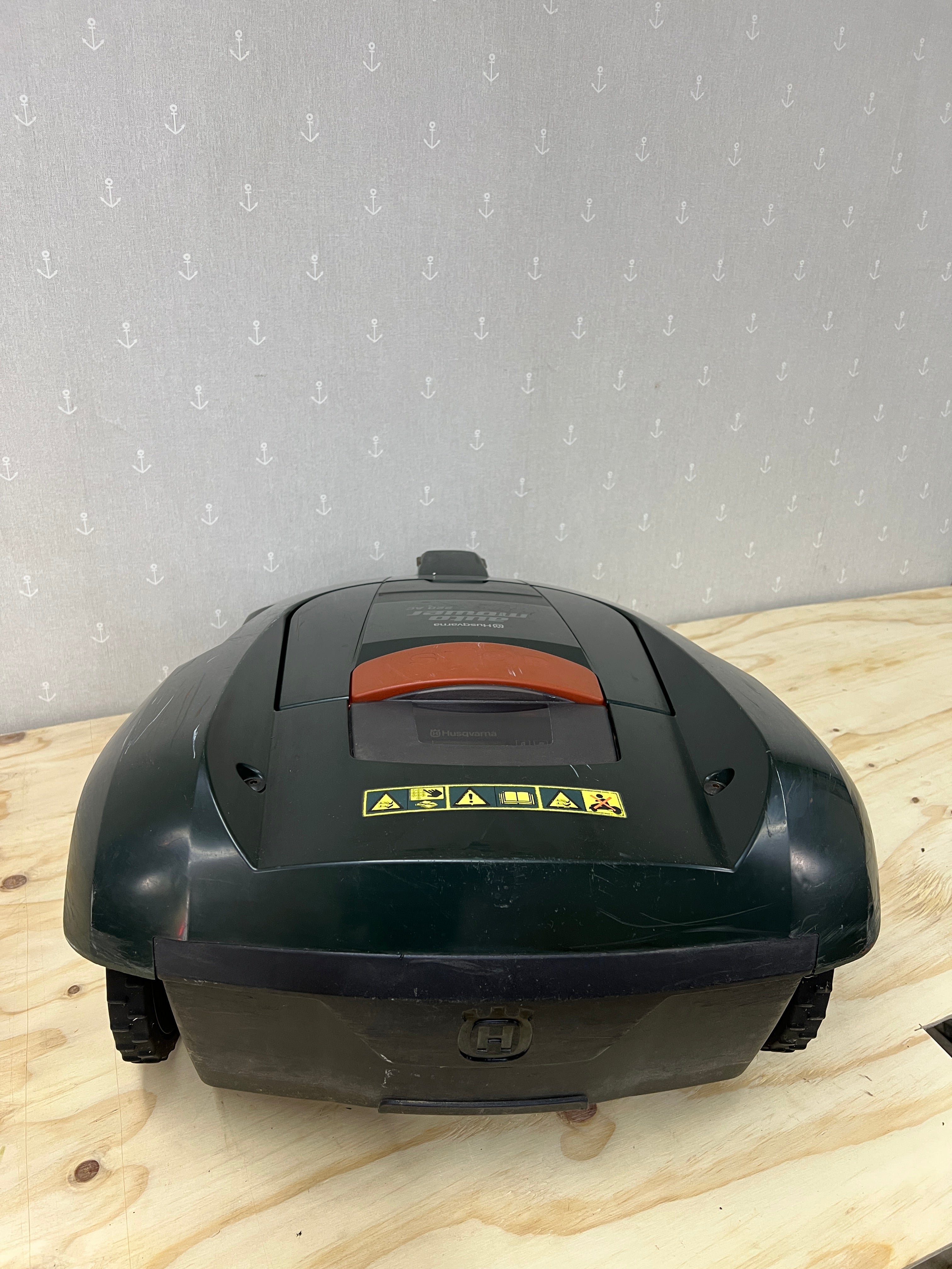 Husqvarna Automower 220 AC – Komplett med laddstation