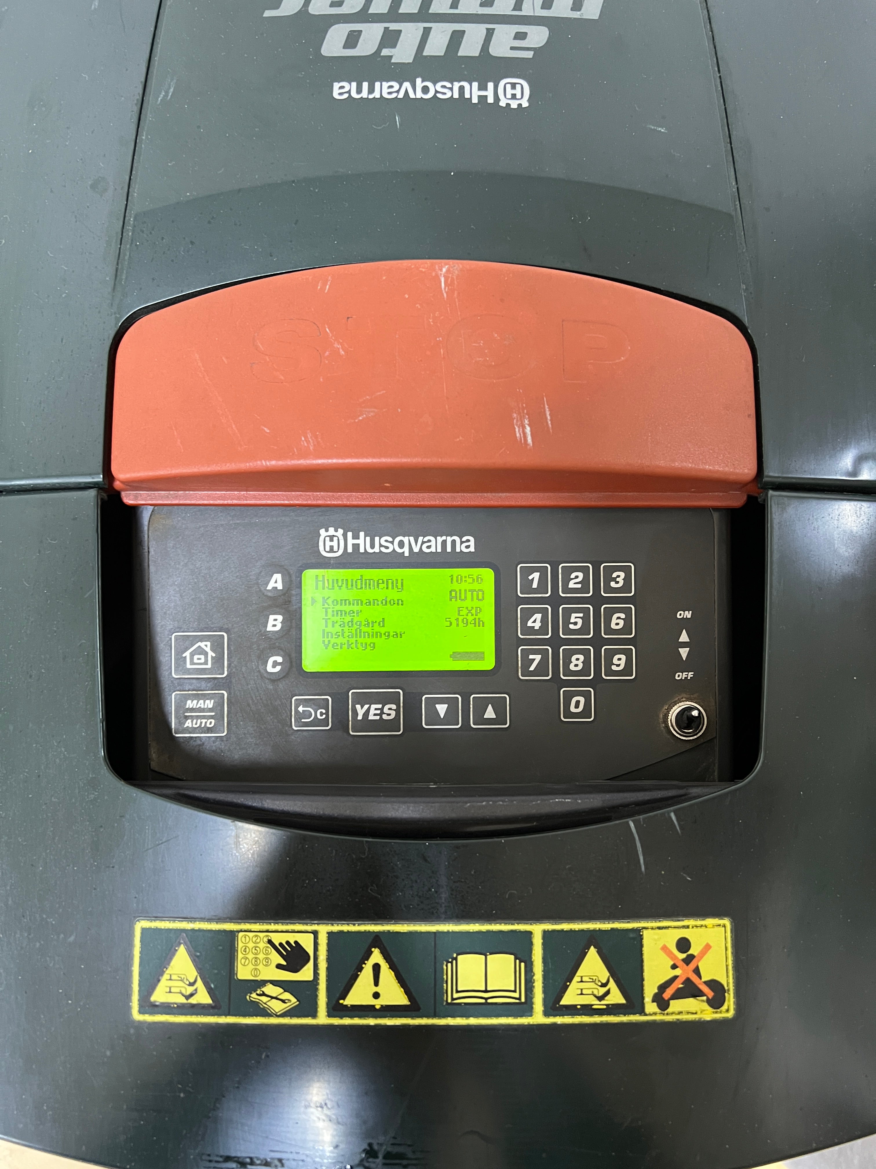 Husqvarna Automower 220 AC – Komplett med laddstation