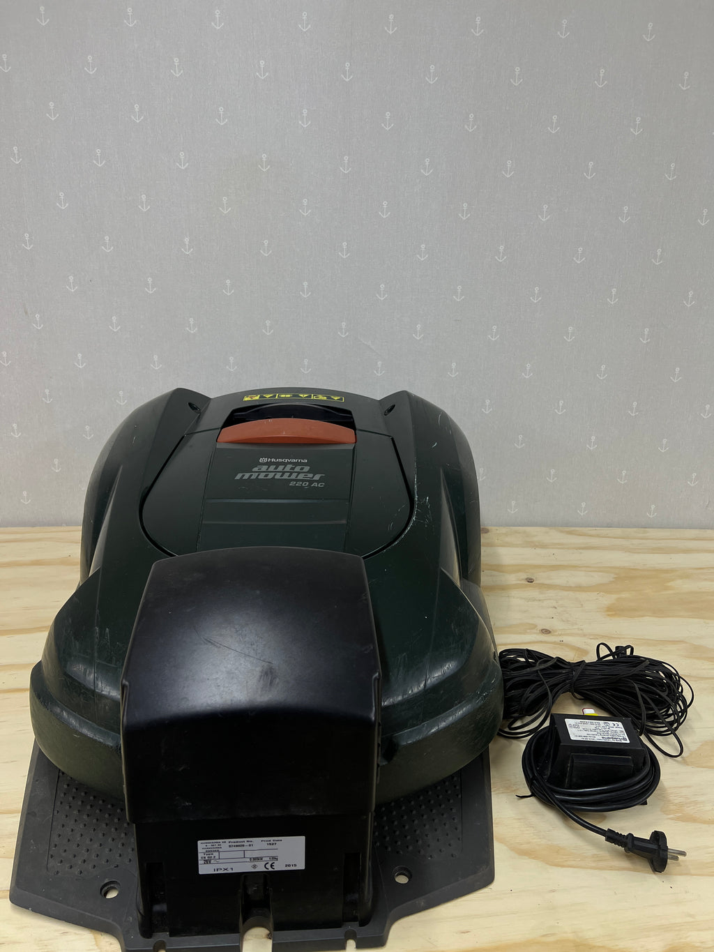 Husqvarna Automower 220 AC – Komplett med laddstation