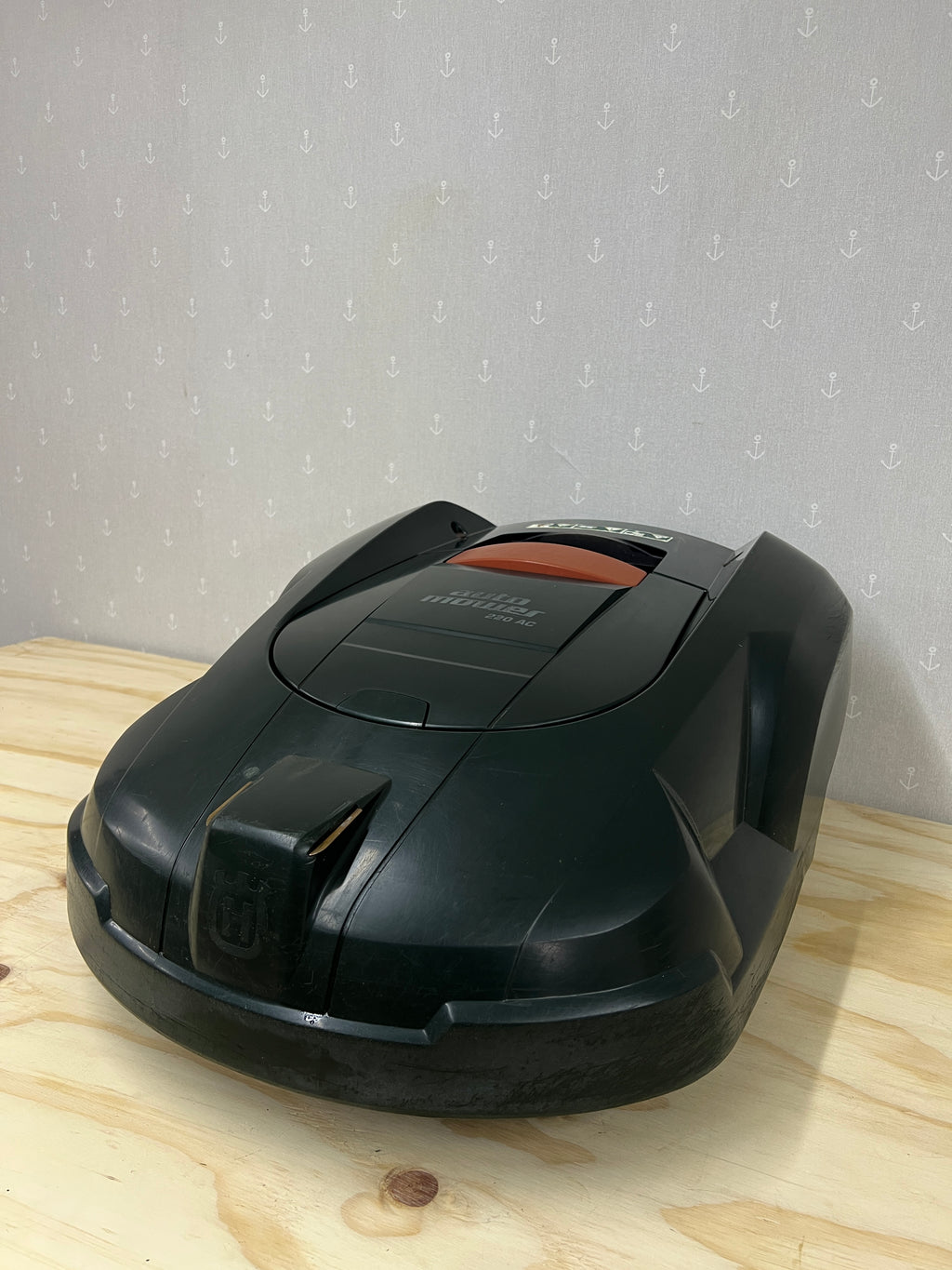 Husqvarna Automower 220 AC – Komplett med laddstation