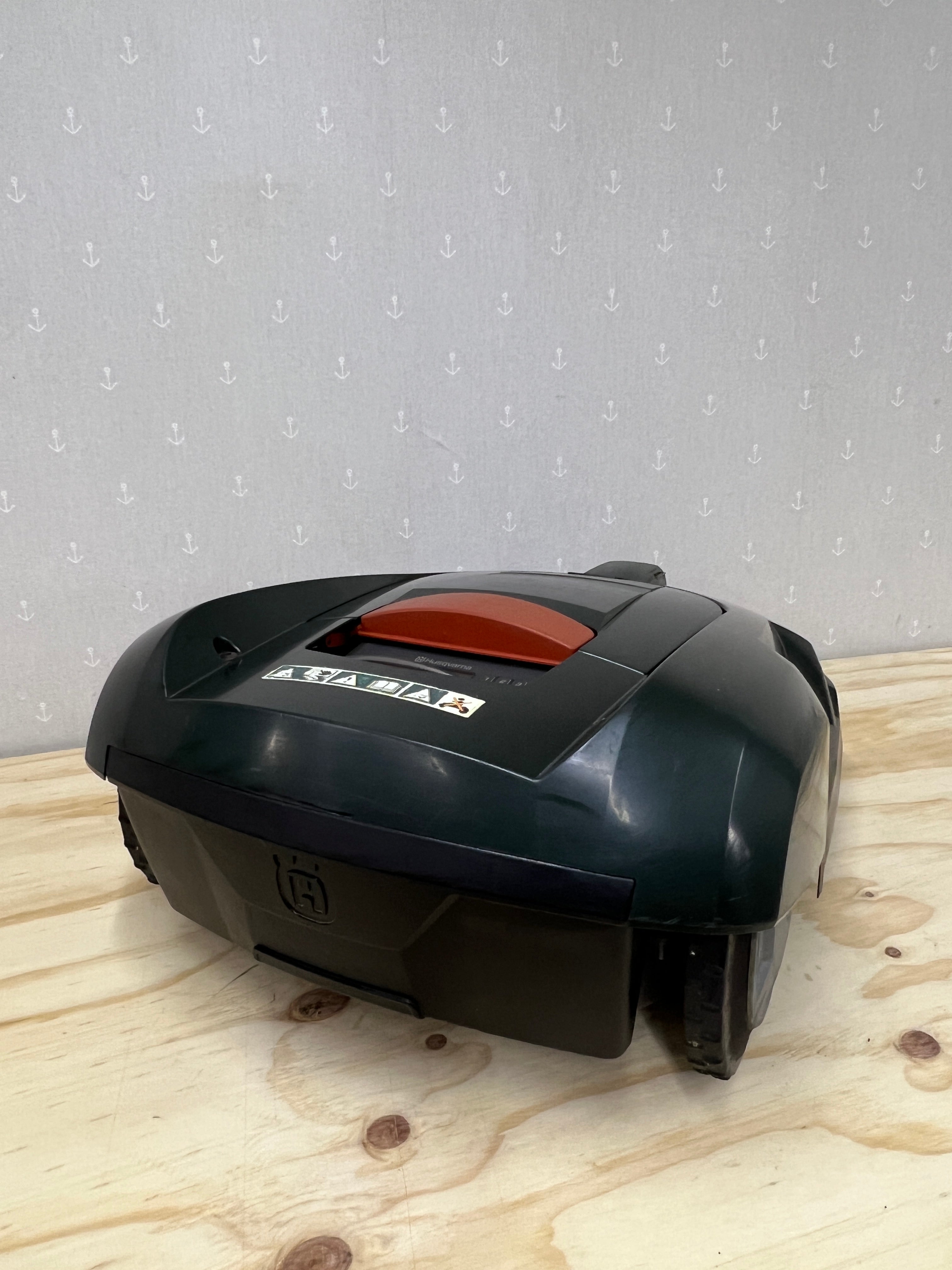 Husqvarna Automower 220 AC – Komplett med laddstation