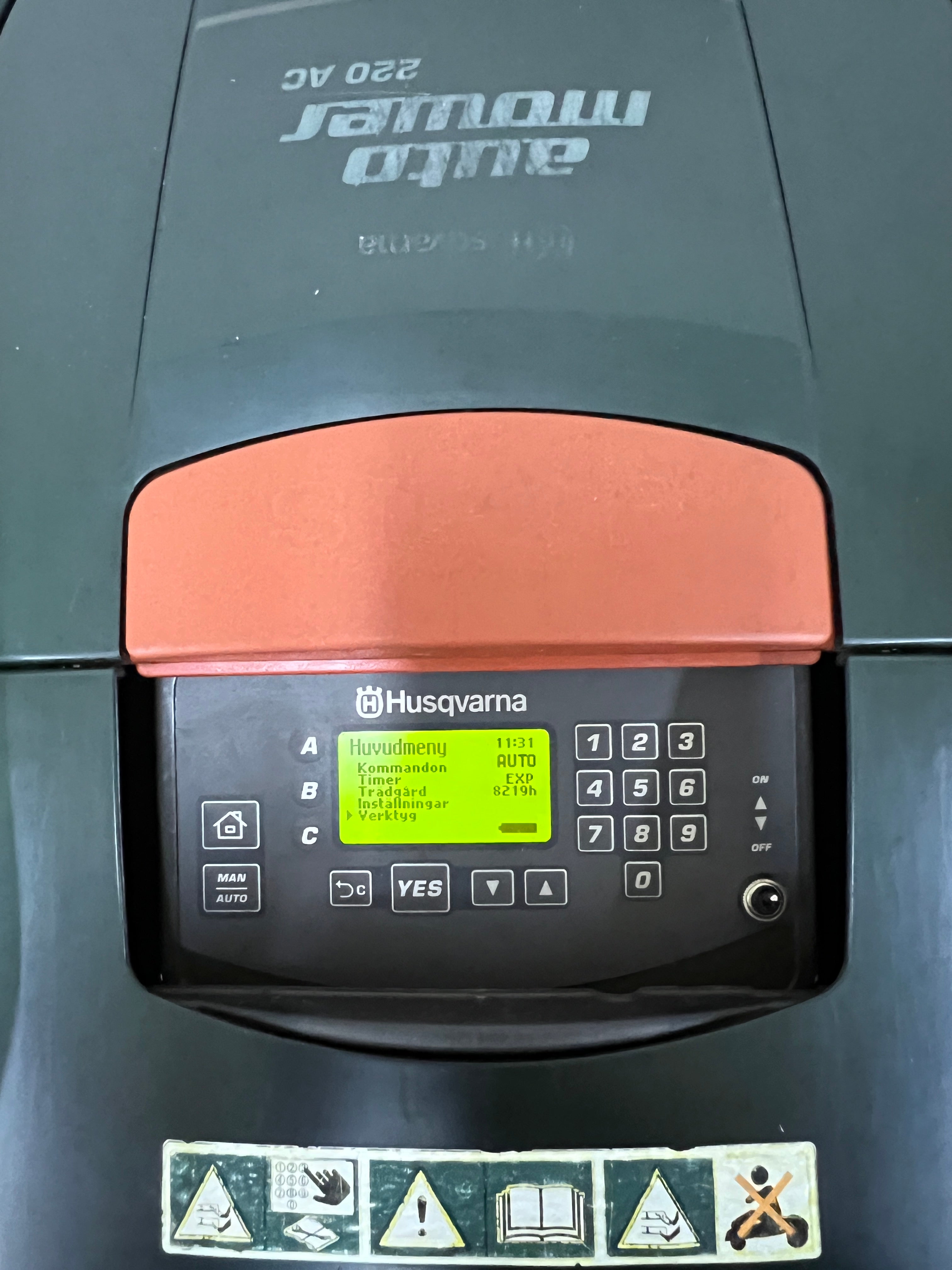 Husqvarna Automower 220 AC – Komplett med laddstation