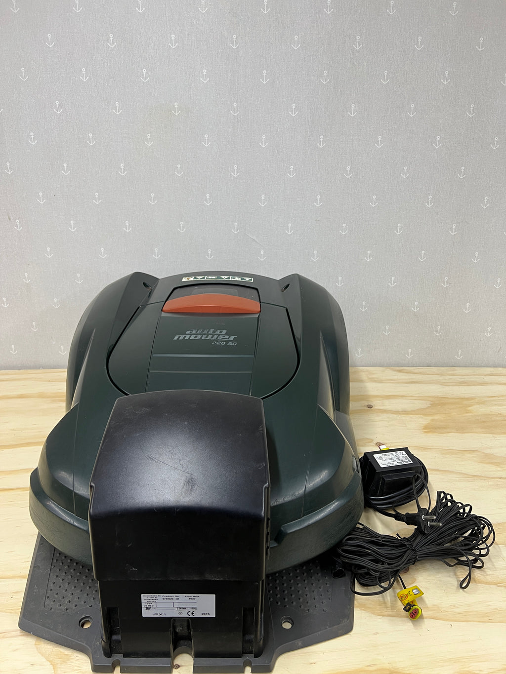 Husqvarna Automower 220 AC – Komplett med laddstation