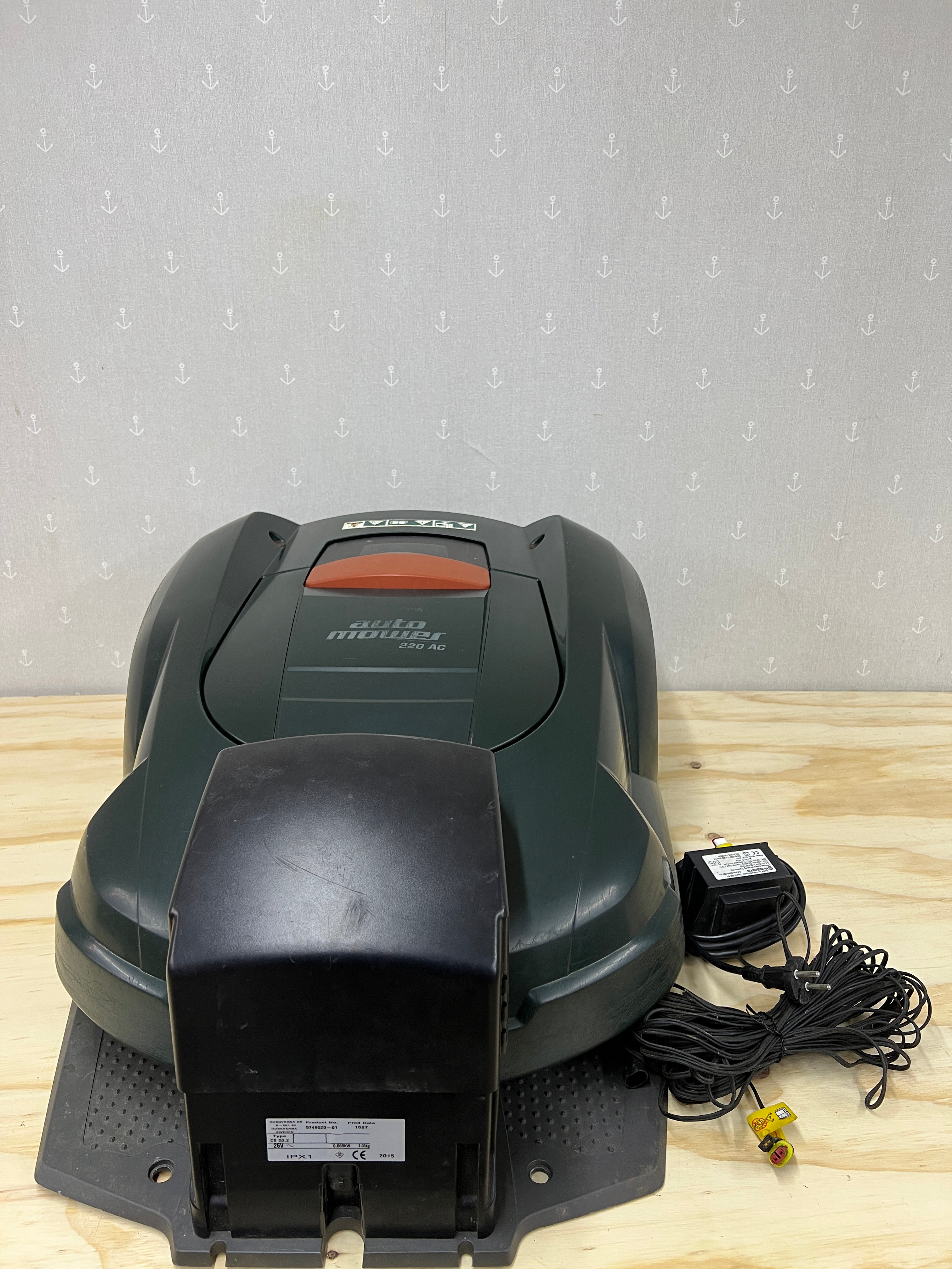 Husqvarna Automower 220 AC – Komplett med laddstation