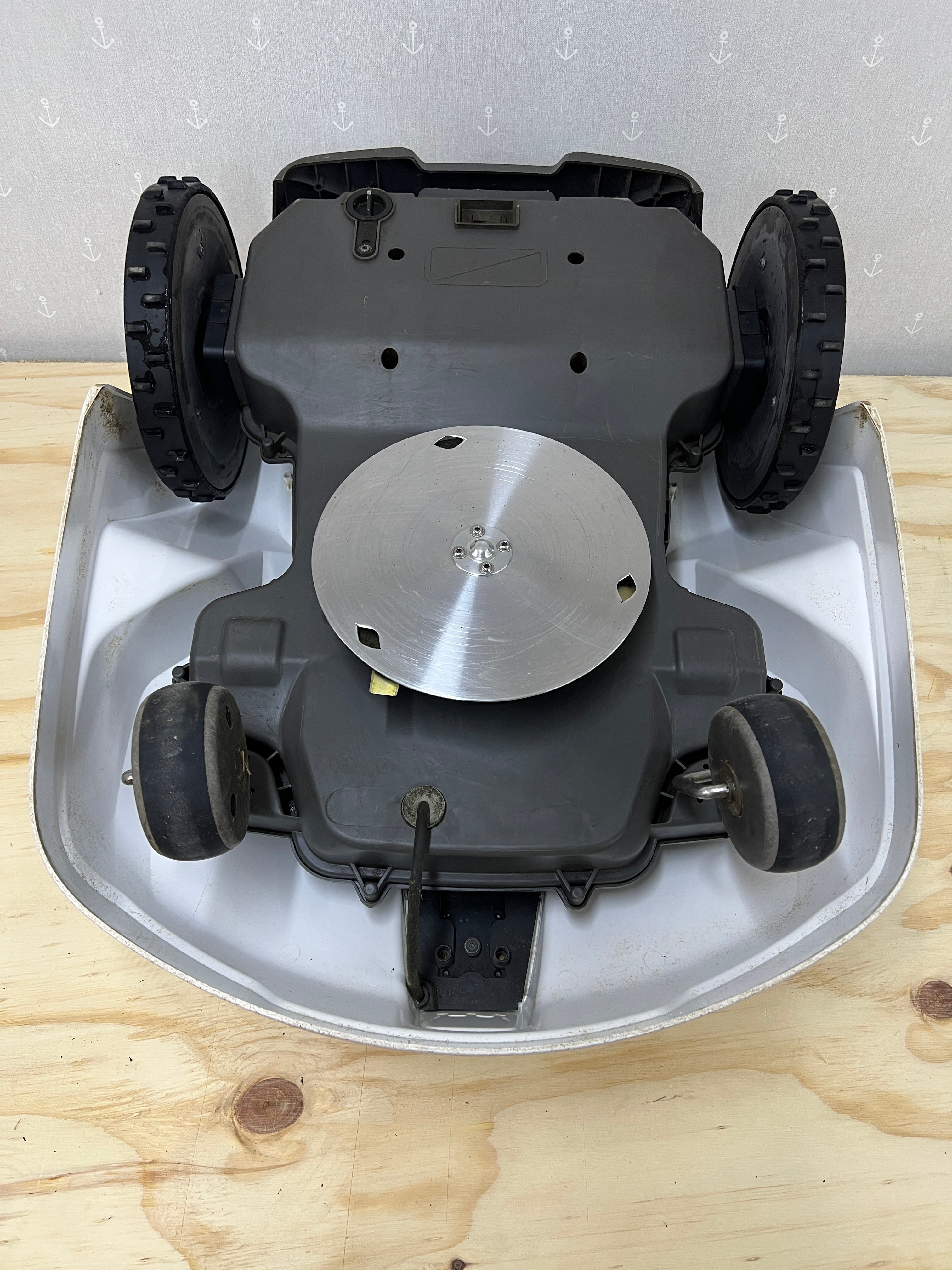 Husqvarna Automower 320 – Komplett med laddstation