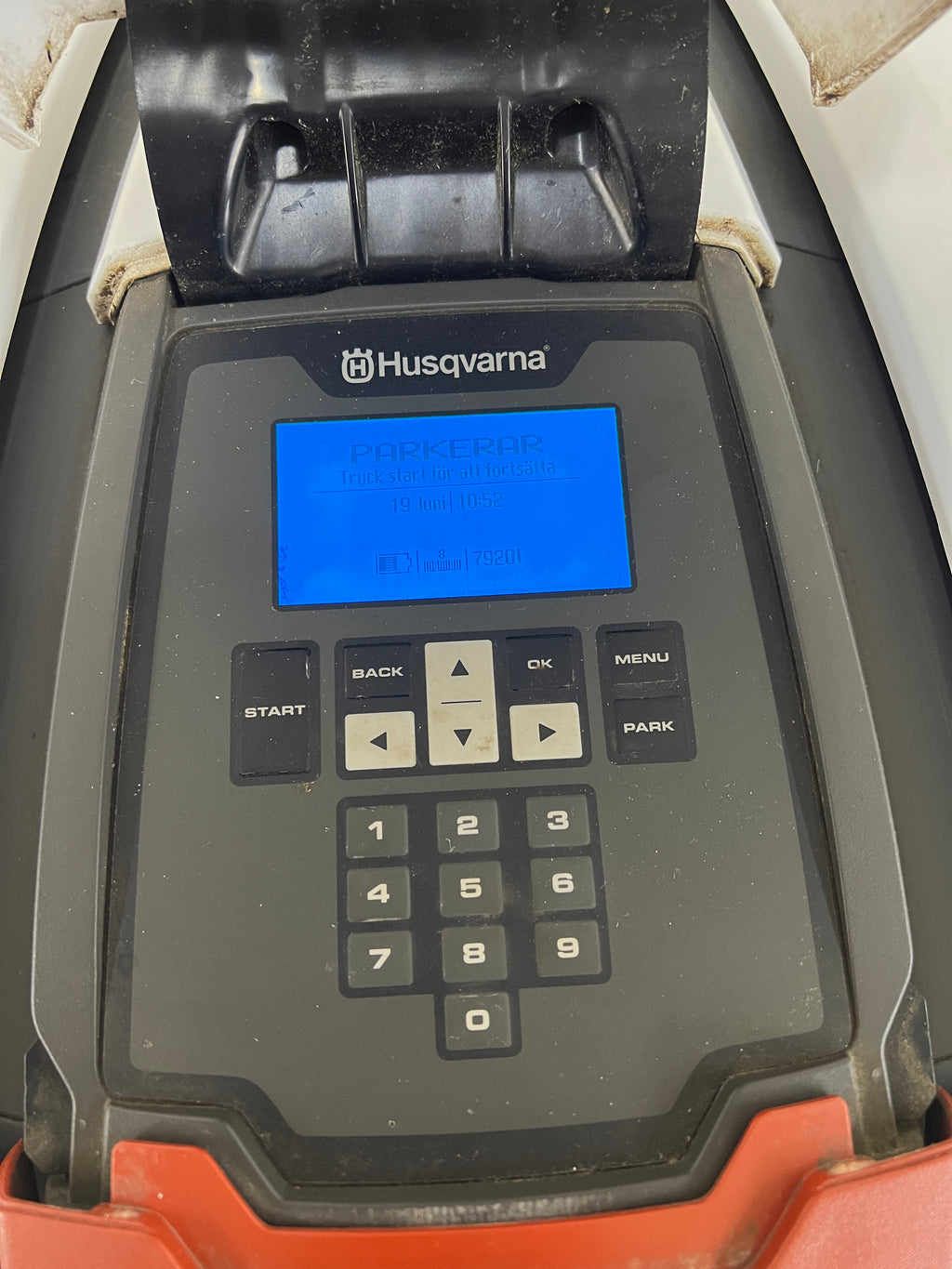 Husqvarna Automower 320 – Komplett med laddstation