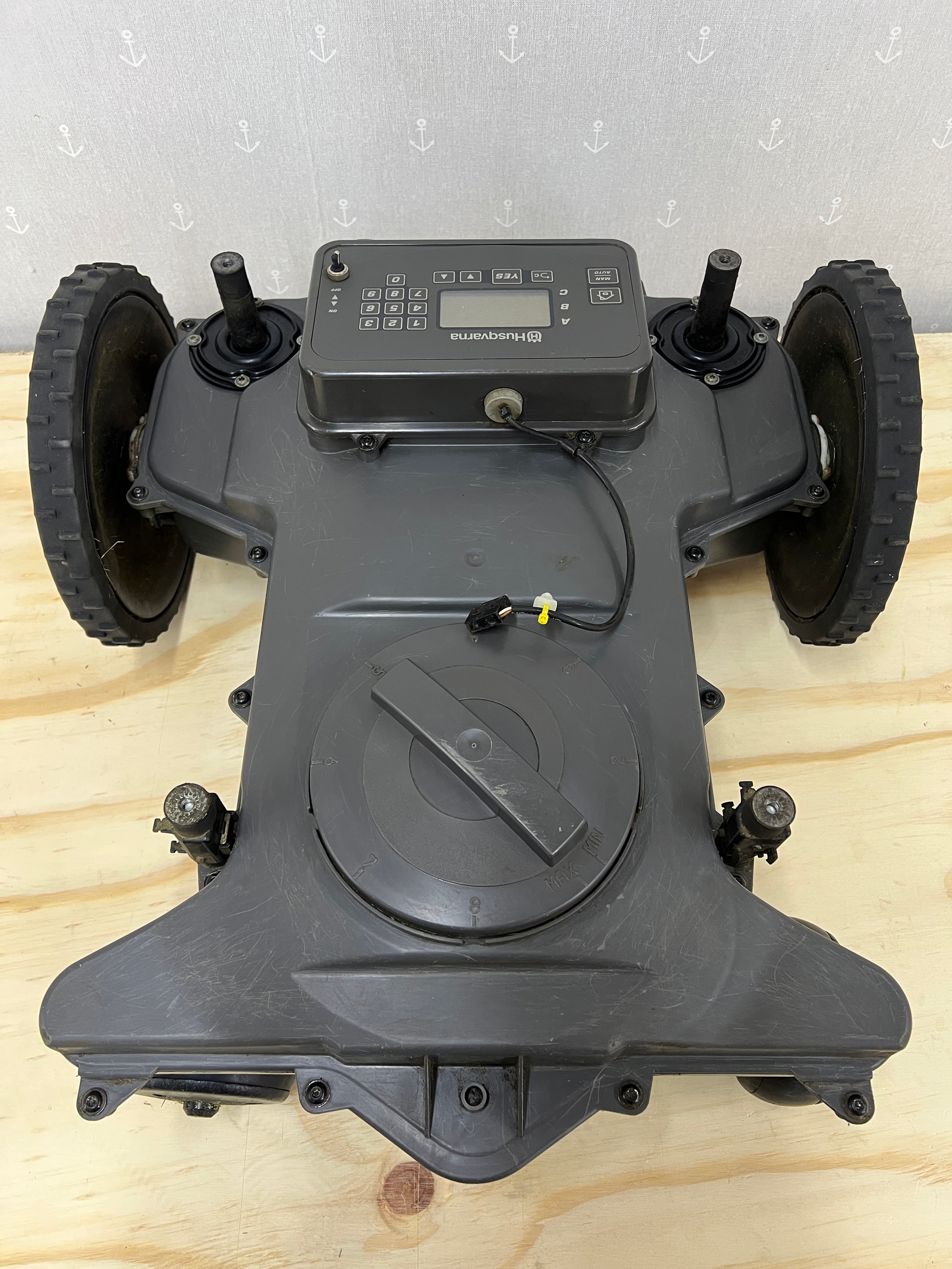 Husqvarna Automower 220 AC – Komplett med laddstation