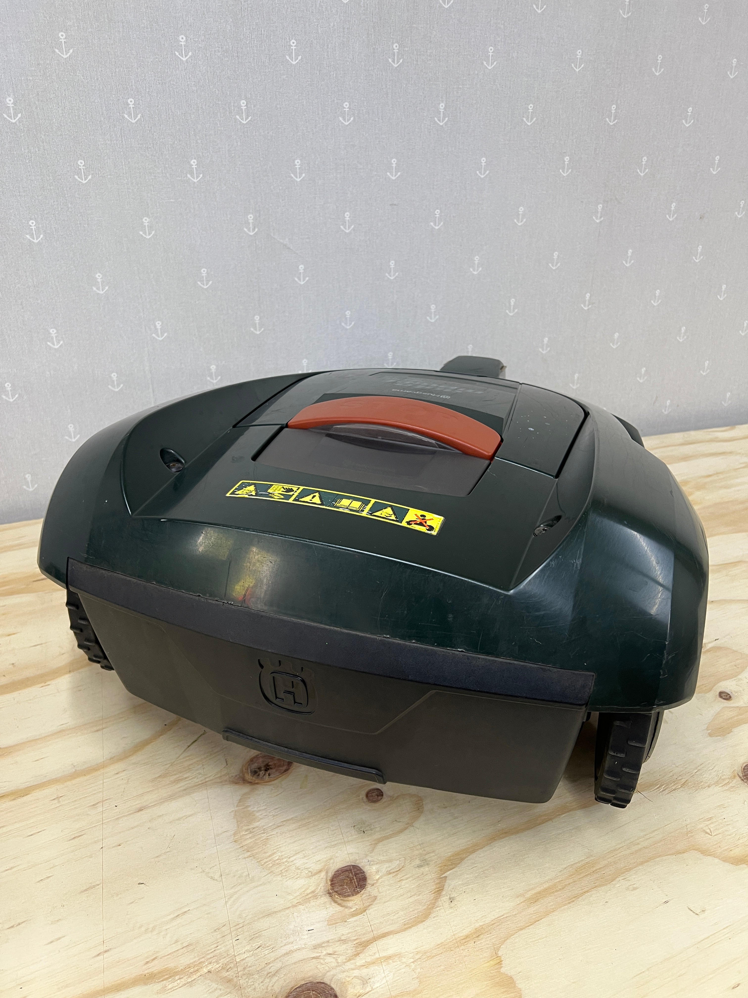 Husqvarna Automower 220 AC – Komplett med laddstation