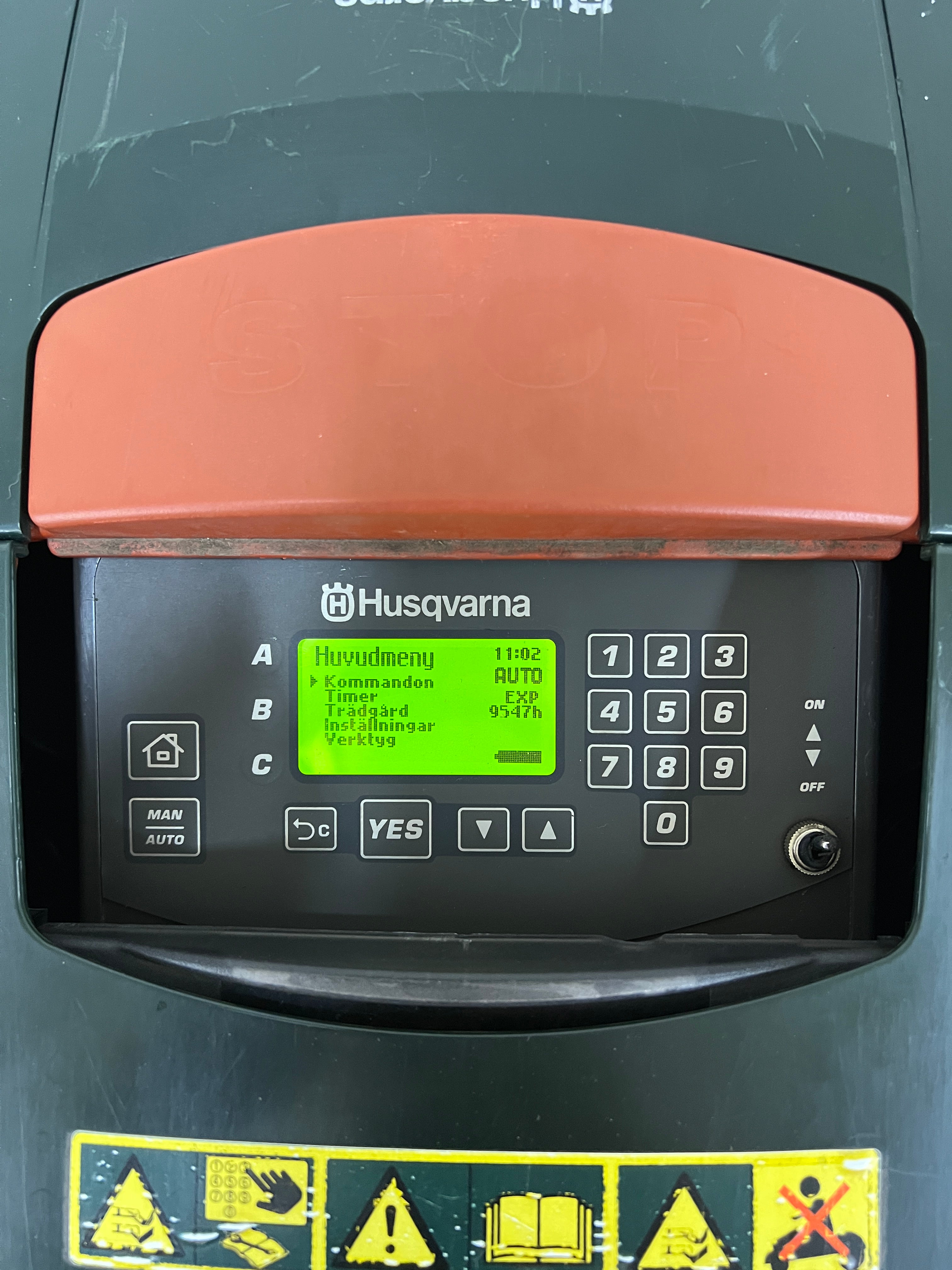 Husqvarna Automower 220 AC – Komplett med laddstation