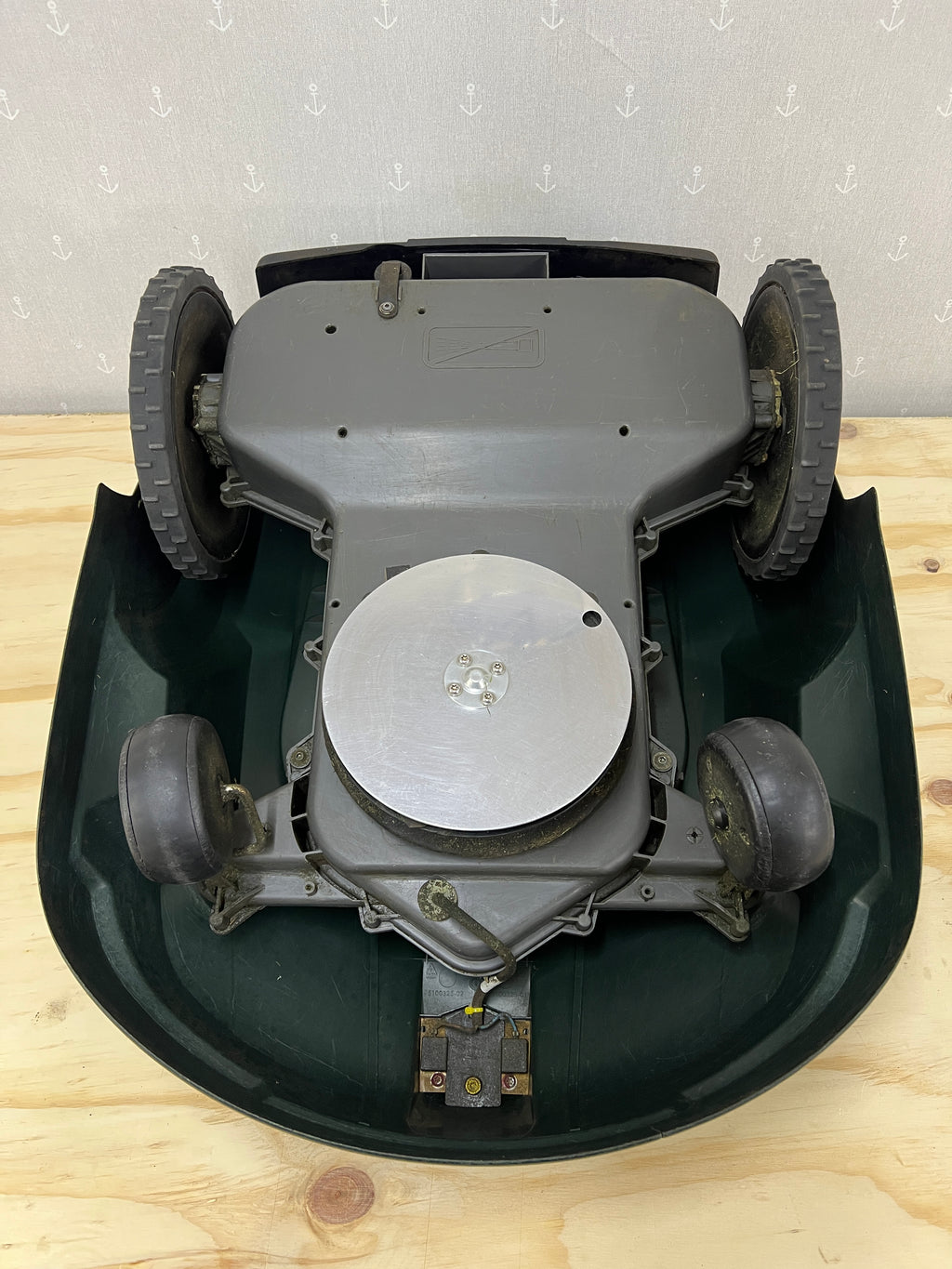 Husqvarna Automower 220 AC – Komplett med laddstation