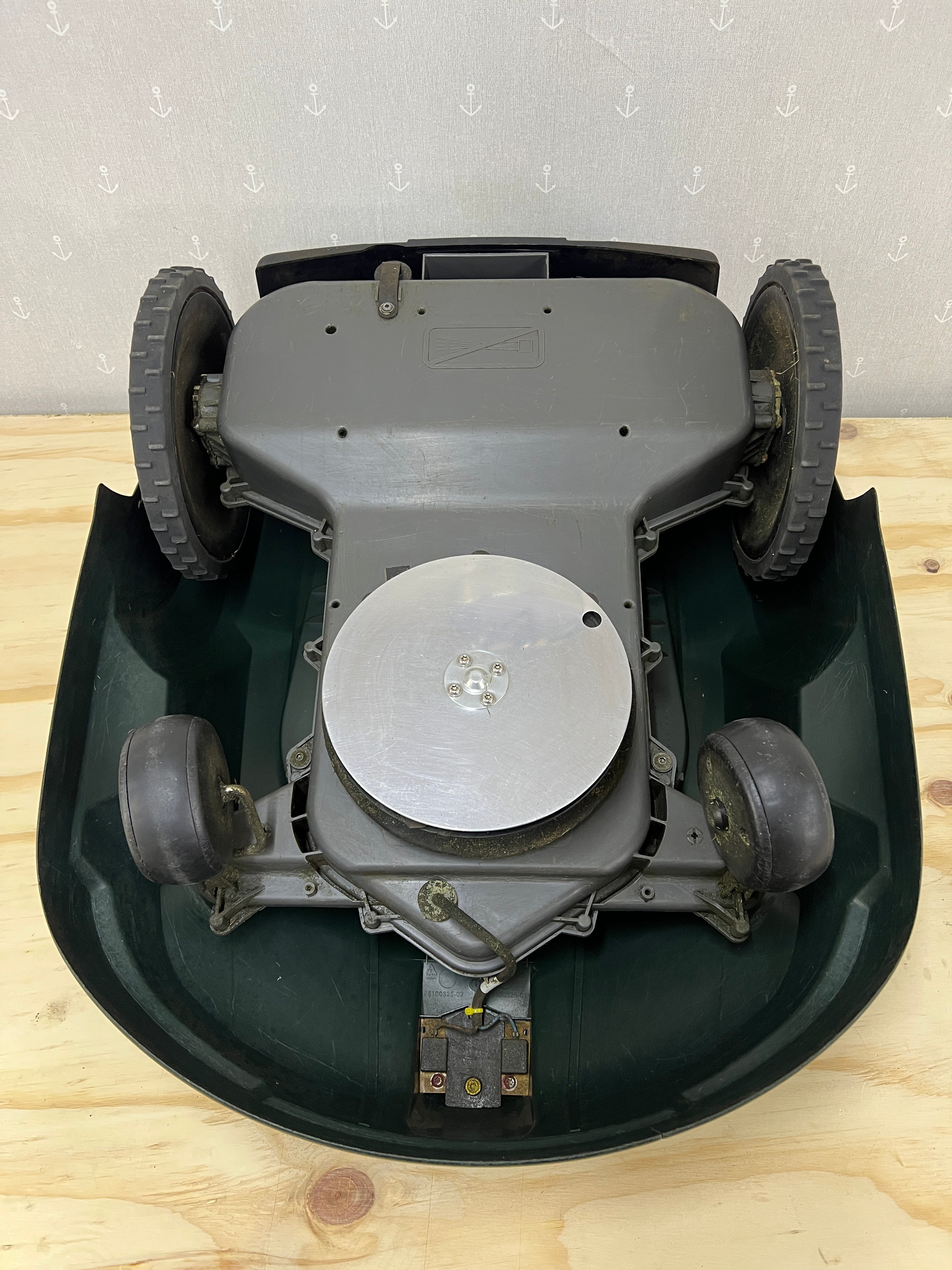 Husqvarna Automower 220 AC – Komplett med laddstation