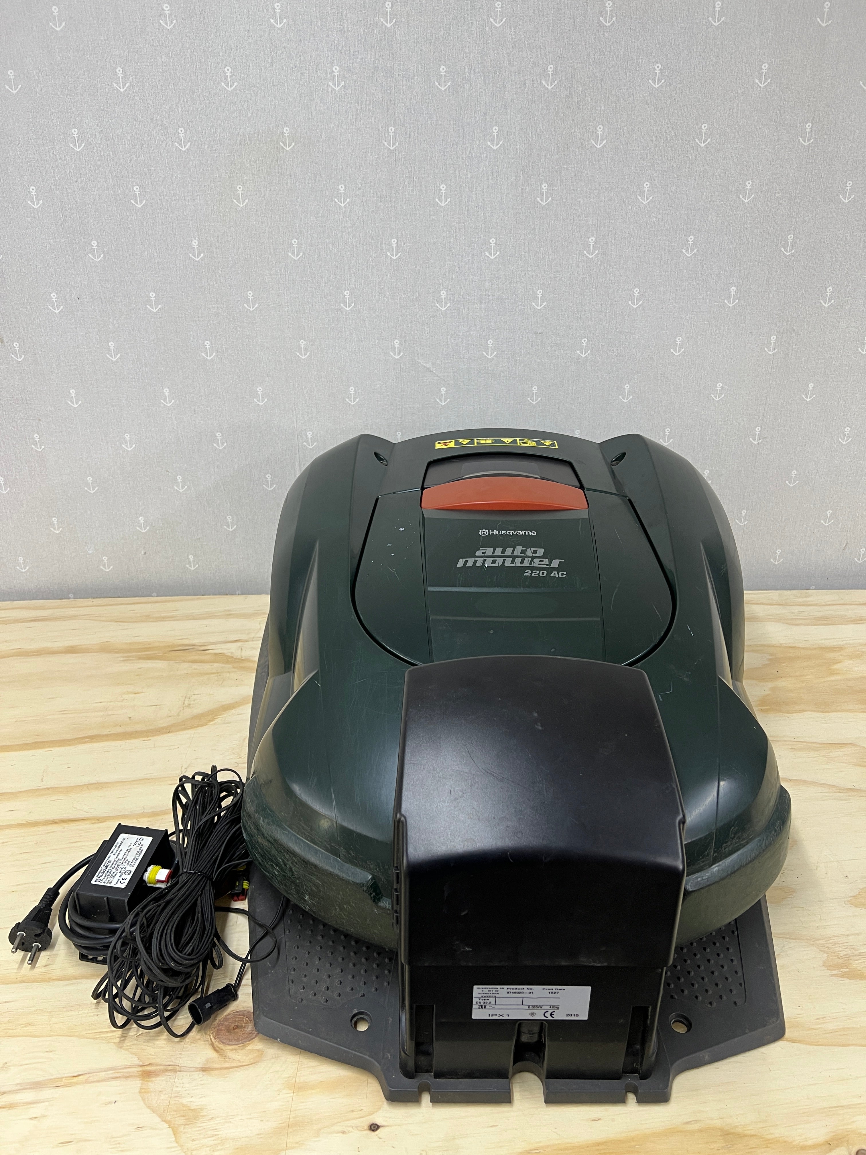 Husqvarna Automower 220 AC – Komplett med laddstation