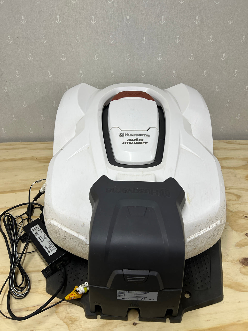 Husqvarna Automower 320 – Komplett med laddstation