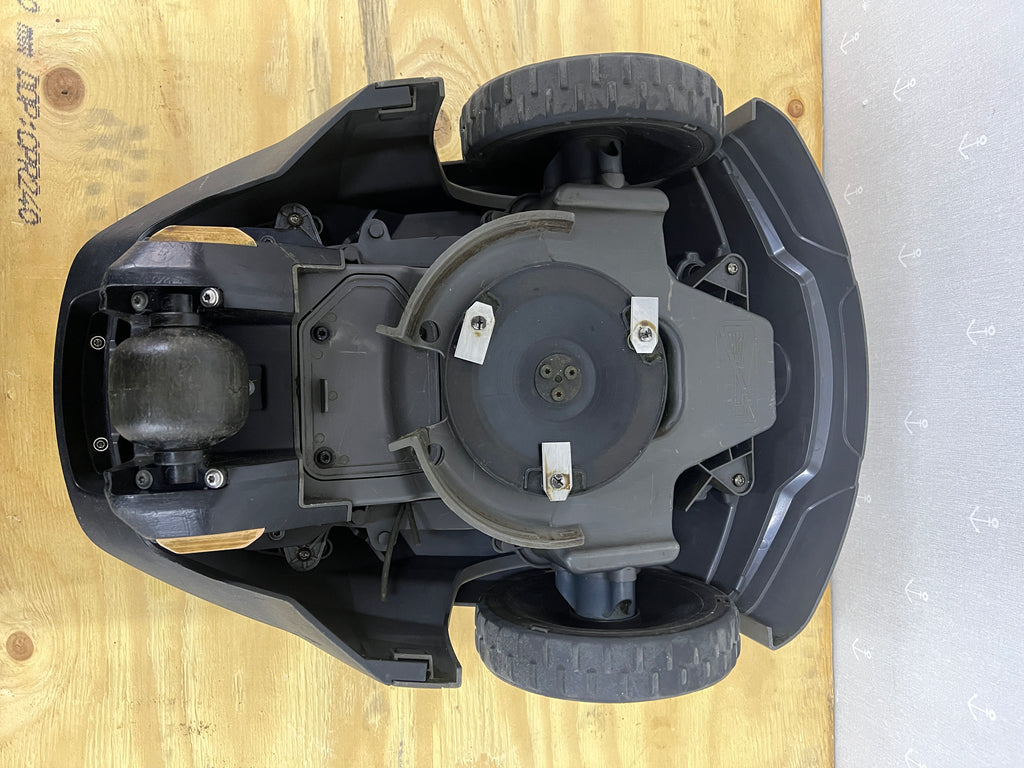 Husqvarna Automower 305 – Komplett med laddstation