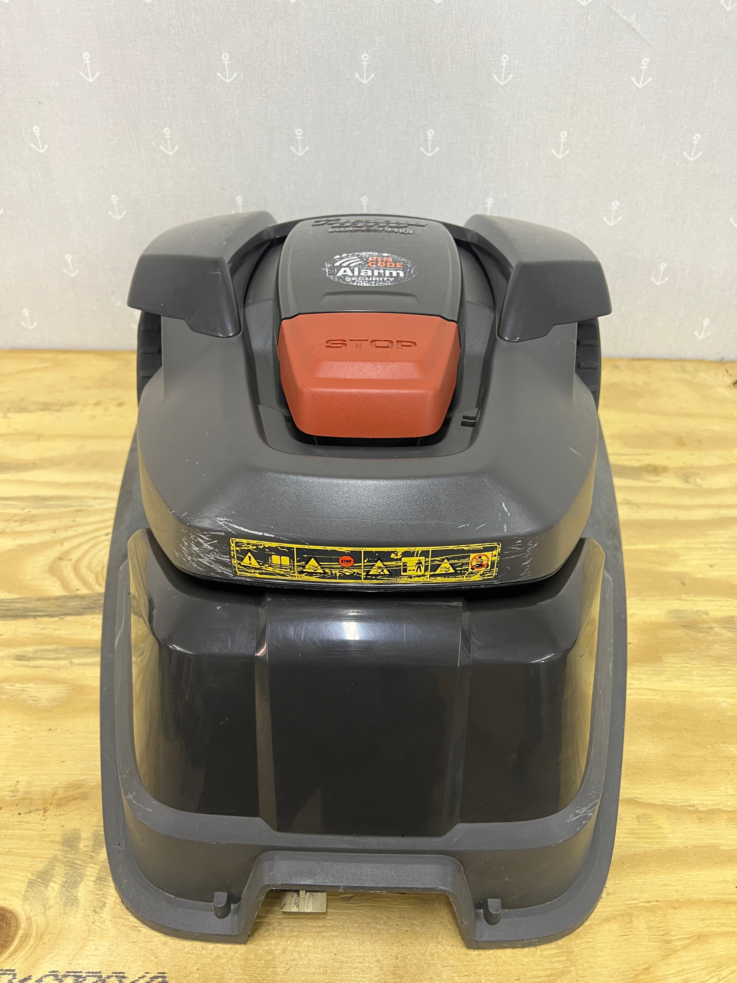 Husqvarna Automower 305 – Komplett med laddstation